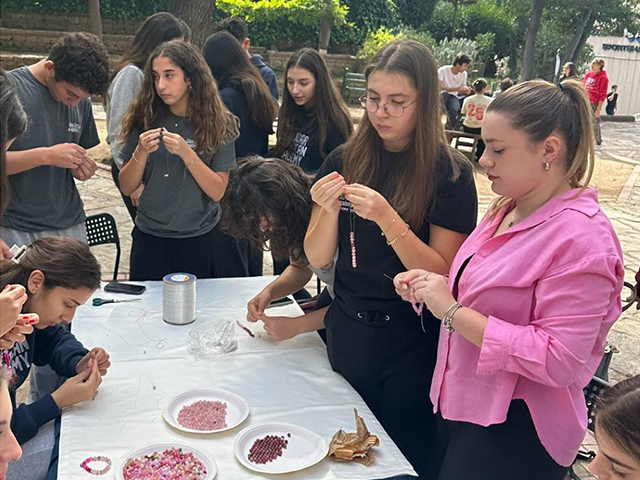 UUA Kanser Savaşçıları Kulübü ile Bileklik Atölyesi